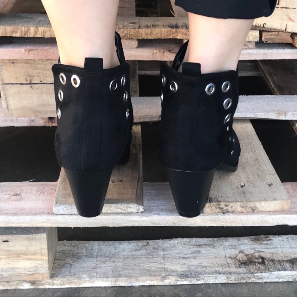 Black V-cut Silver Grommet heel Bootie - Picture 3 of 5